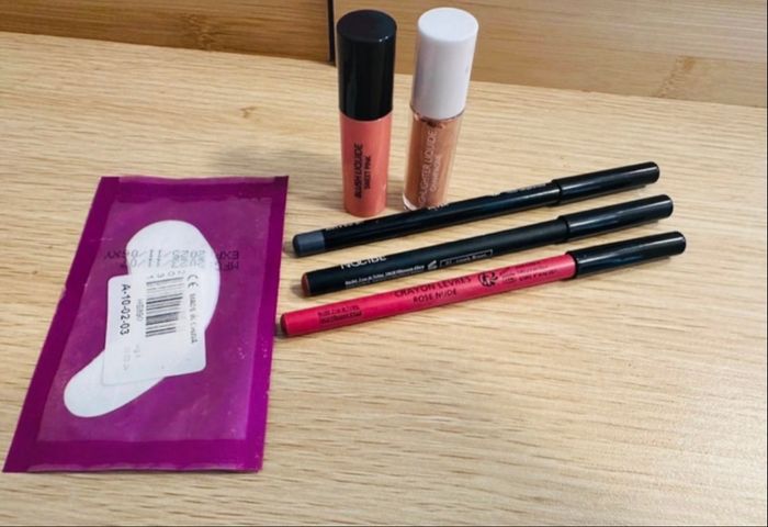 🌼maquillage blush highlighter neuf 🌼