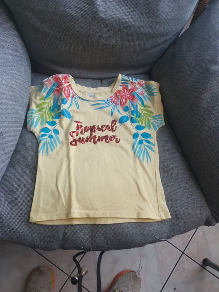 Ensemble short  et t shirt - photo numéro 2