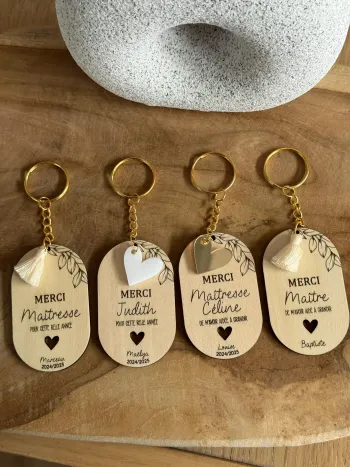 | Porte-clés en bois à personnaliser selon vos idées et vos envies - Idée cadeau pour la fin d'année