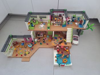 Maison moderne playmobil + extension, piscine, studio invités,  voiture et nombreux accessoires et personnages