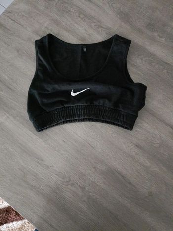 Crop top // brassière 
Top de sport noir - Taille petit M