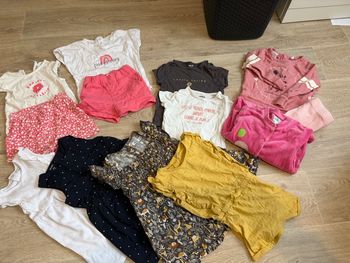 Lot de 13 vêtements taille 18mois 