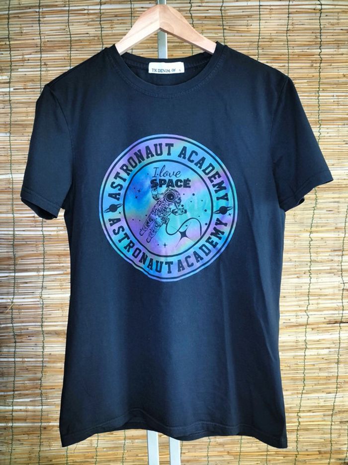 T-shirt noir avec motif astronaute, espace