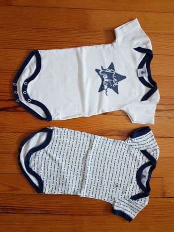 Lot de 2 bodys 12 mois petit bateau