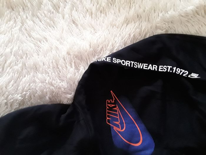 SWEAT À CAPUCHE NIKE NEUF TAILLE 8-10 ANS - photo numéro 3