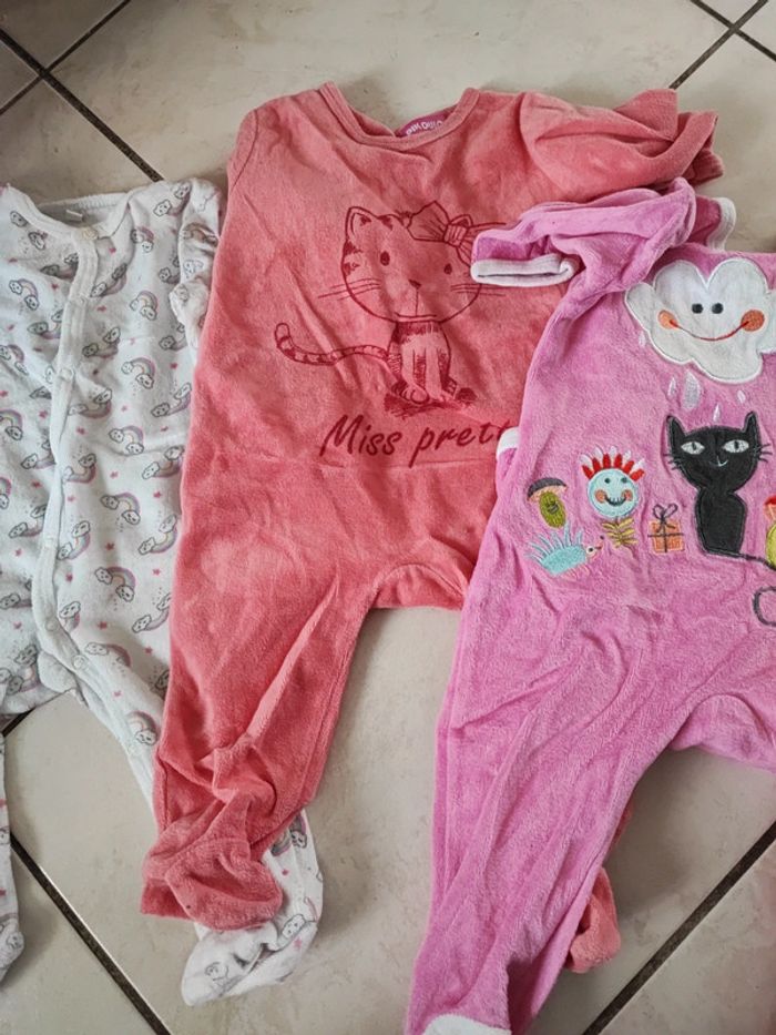 Lot pyjamas 6 mois - photo numéro 3