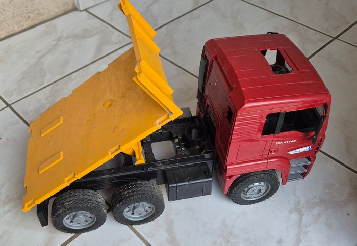 Gros camion Bruder plateau relevable - photo numéro 5