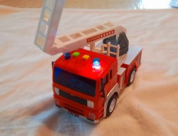 Camion de Pompiers avec Sons et Lumières