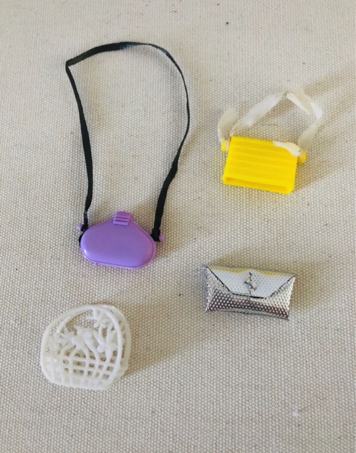 Lot de 4 sacs barbie accessoire vêtement