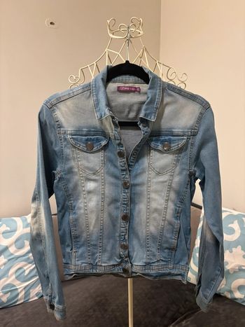Veste en jean Gemo taille 16 ans .