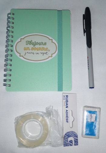 Carnet + autre matériel scolaire