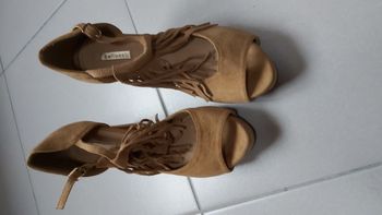 Chaussure à talon frange pointure 41