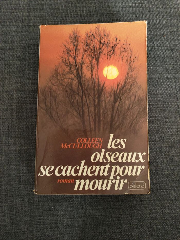 Les oiseaux se cachent pour mourir