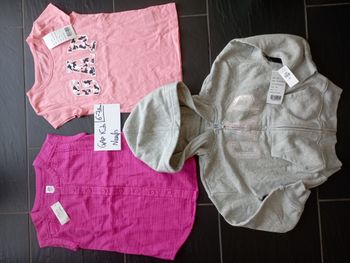 T-shirts et gilet Gap Kids neufs 6-7 Ans