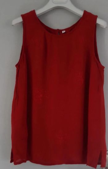 Haut rouge sans manches fluide- détails brodés- Taille 40/42
