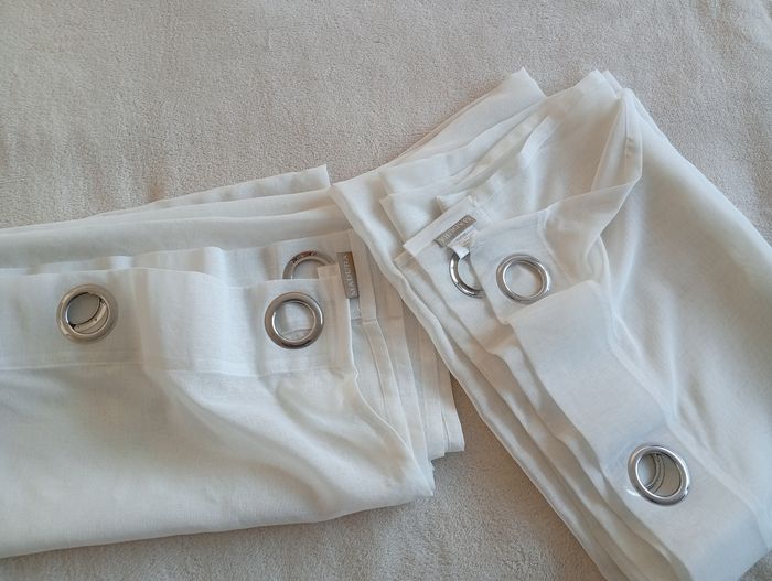 2 Rideaux blancs à œillets. Madura