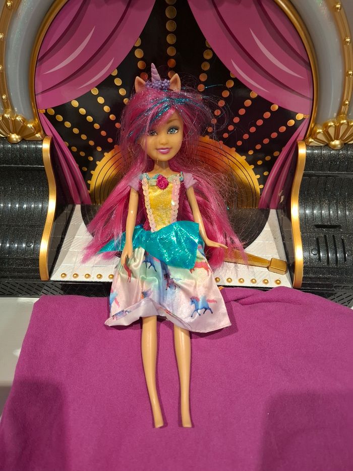 Barbie licorne
