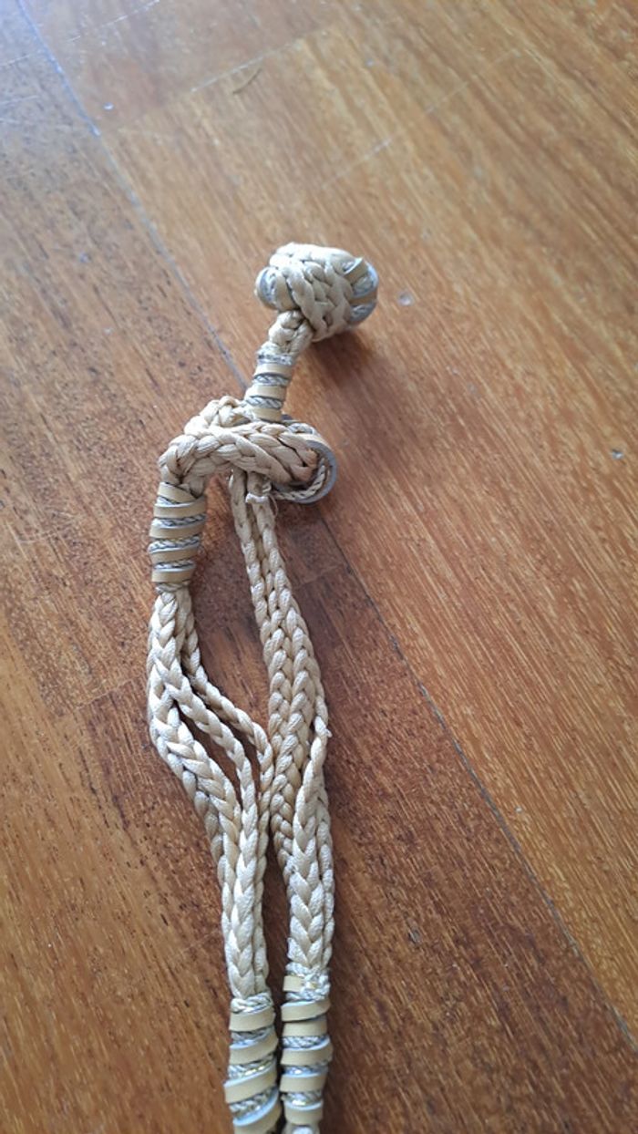 collier avec gros coquillage en nacre rose, en très bon état - photo numéro 3