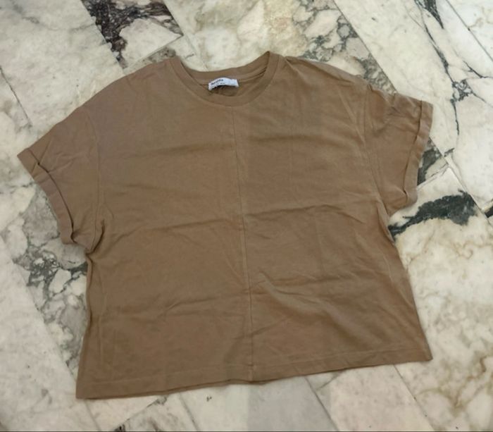 T-shirt beige – Bershka – Taille S - Neuf sans étiquette - photo numéro 1