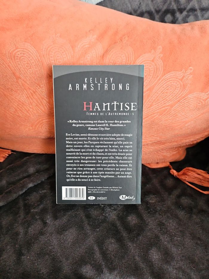 Livre de poche kelley Armstrong hantise - photo numéro 2