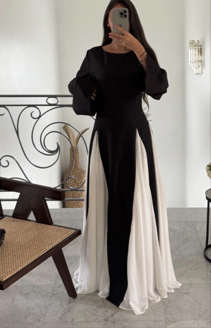 Robe noir et blanche neuve parfaite pour de belles occasions