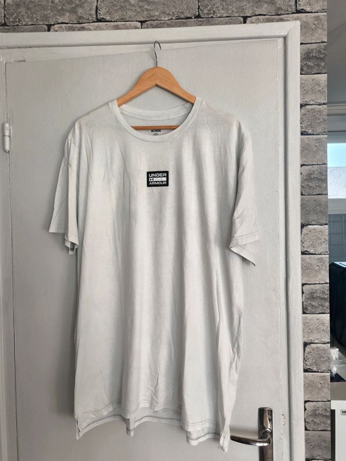 Tee shirt bleu très clair under armour taille XXL