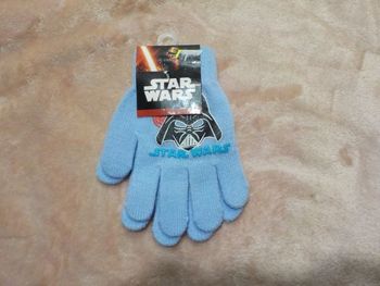 GANTS BLEU CIEL DESSIN STAR WARS NEUFS AVEC ETIQUETTE