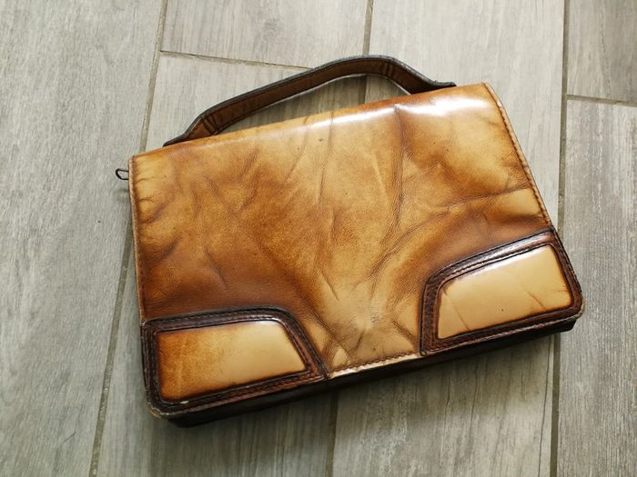 Sac à main vintage en cuir marron beige