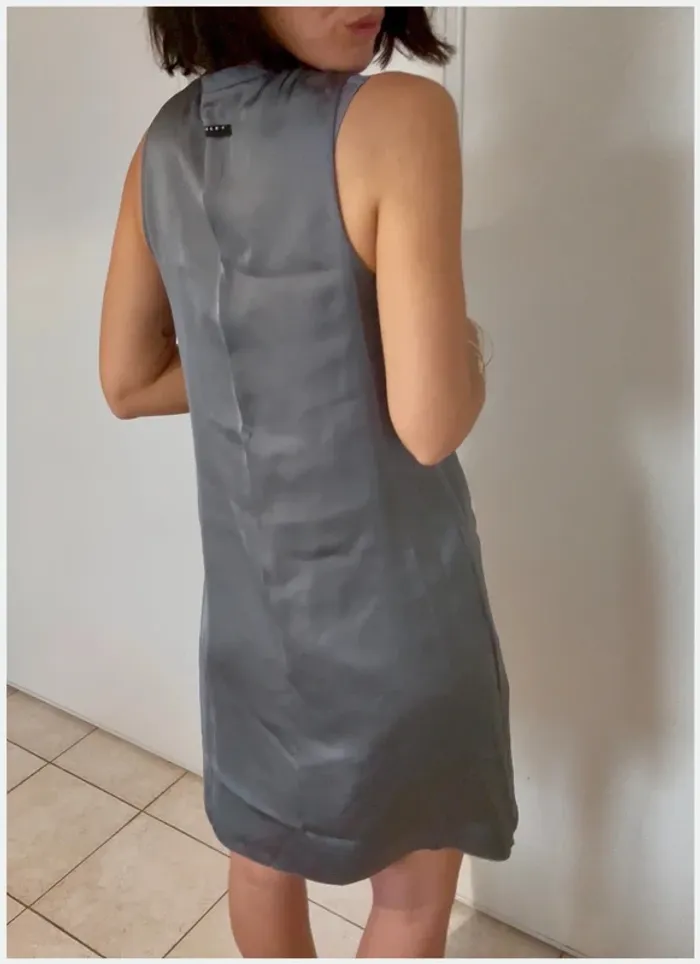 Robe grise en soie réversible Sisley - taille S - neuf - photo numéro 3