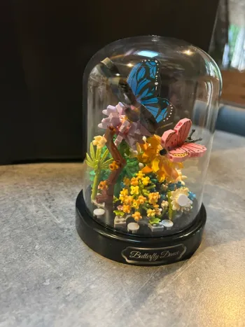 Mini bloc de construction papillons et fleurs sous cloche