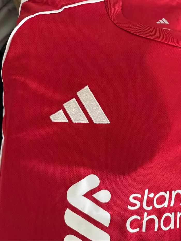 Maillot foot Liverpool - photo numéro 4