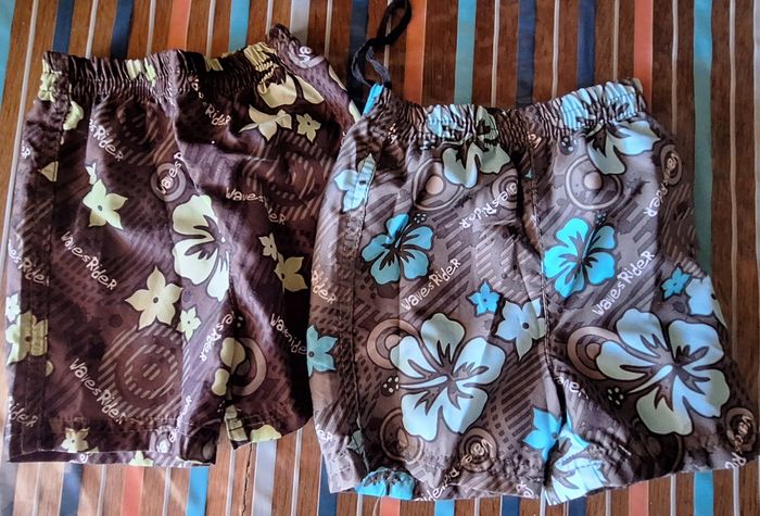 2 shorts de bain - 3 mois
