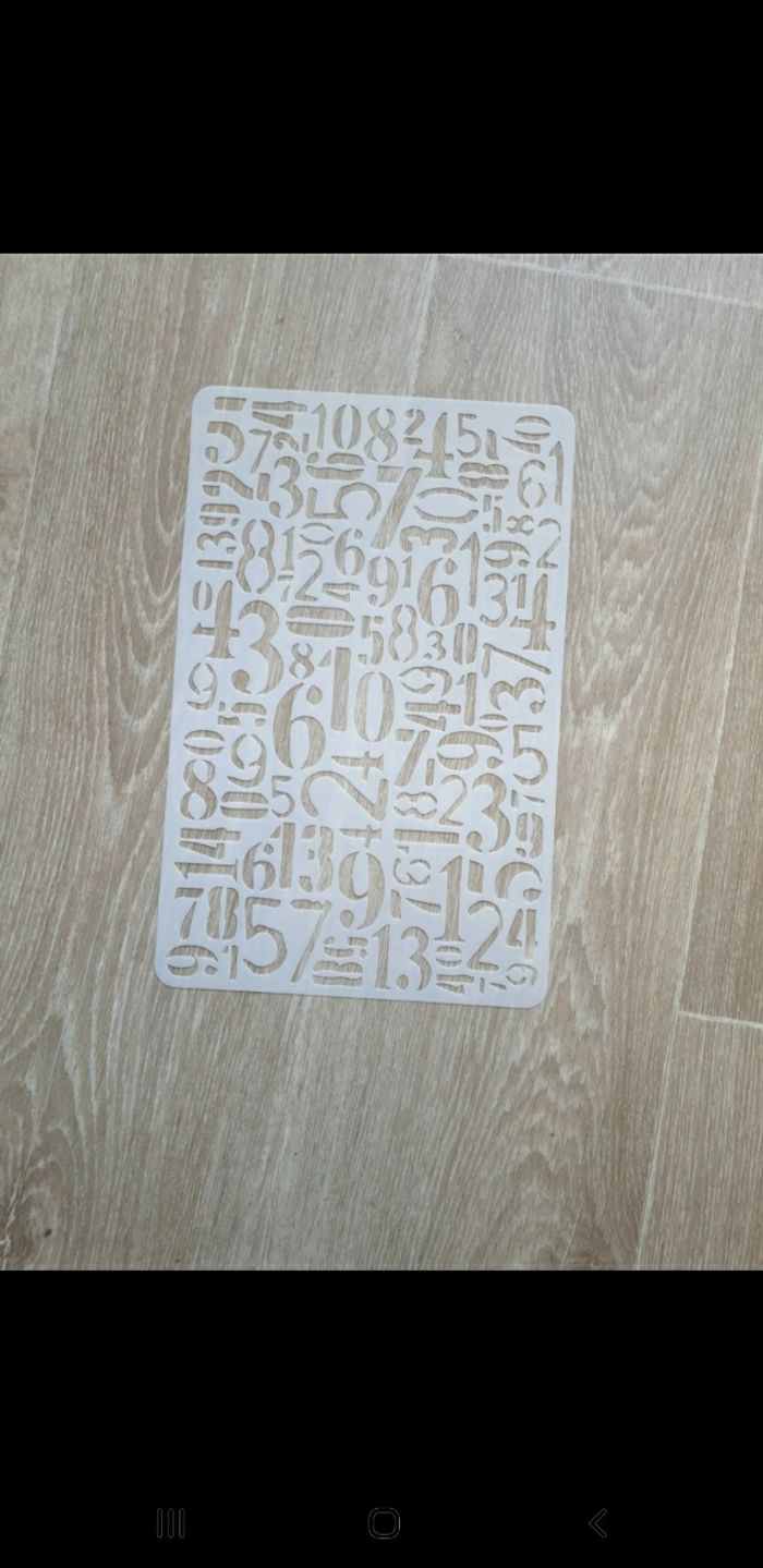 Lot pochoir a4 pour scrapbooking