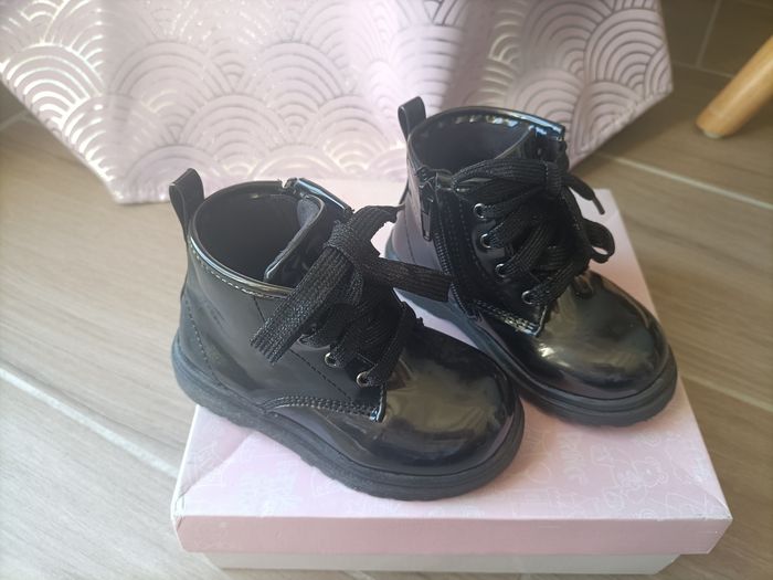 Bottines fille Gemo pointure 22 noires vernies zip Neuves - photo numéro 2