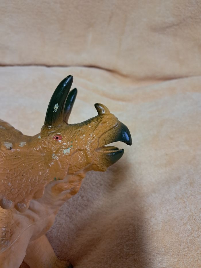 Dinosaure triceratops - photo numéro 3