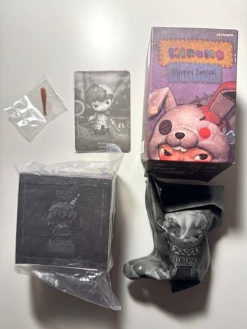 Hirono Monsters carnival + socle illuminant 