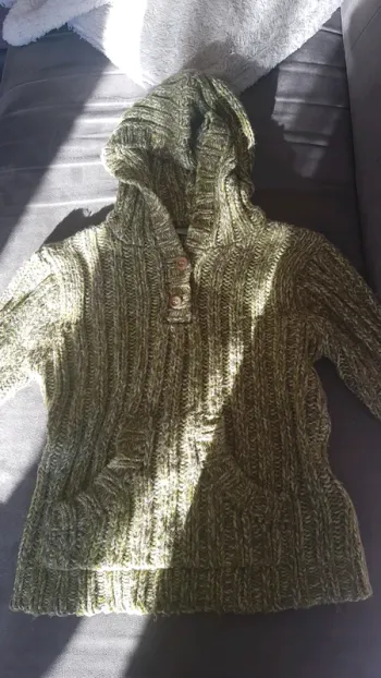 Pull chaud avec capuche vert 10 ans