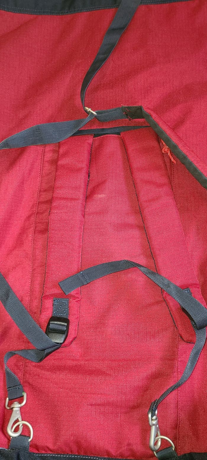 Idéal randonnée,voyage Sac marin AIGLE de couleur rouge toile très solide et imperméable - photo numéro 2