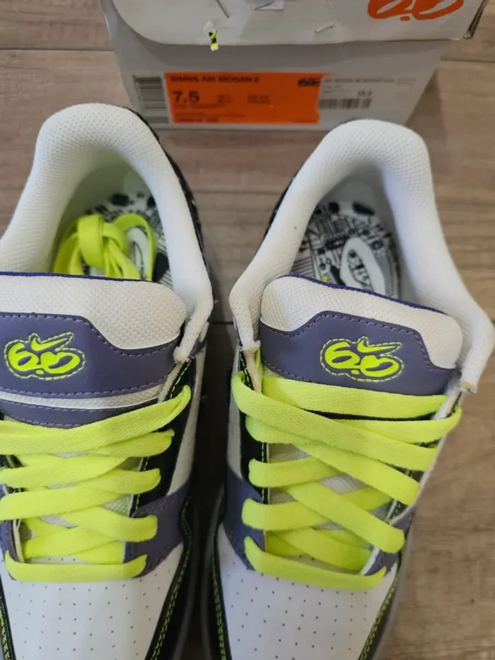 Très belles baskets Nike Air Mogan, blancnoir, pointure 38,5 - photo numéro 7