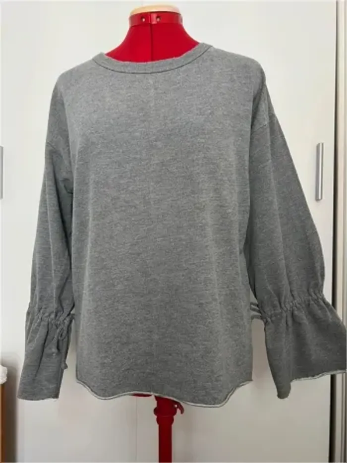 Sweat gris à manches cloches Zara