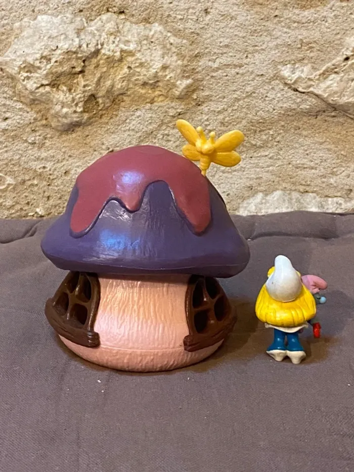 Maison de la Schtroumpfette + une figurine Schleich - photo numéro 2