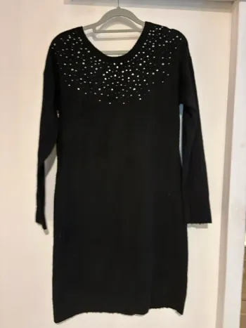 Jolie robe d hiver noir à paillettes La City taille 38/M