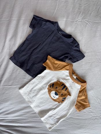 Lot 2 t-shirt manches courtes C&A 9-12M 80cm
