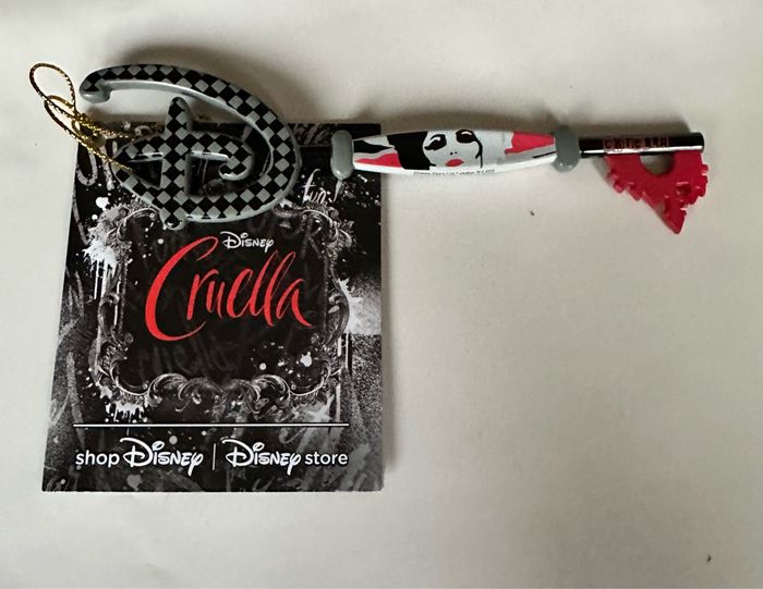 Clé cruella Disney store