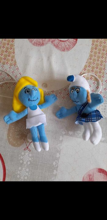 Peluches schtroumpf et schtroumpfette  