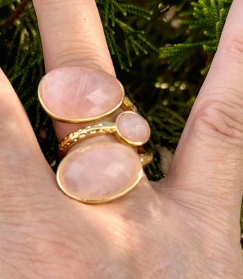 Grosse bague réglable acier inoxydable or pierres pavés jade rose habaha paris