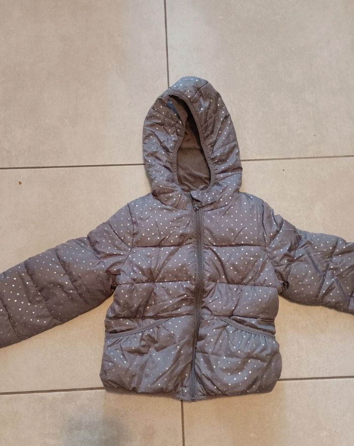 Jolie doudoune étoiles 4/5 ans tex
