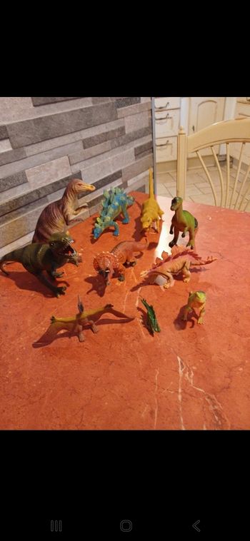 Lot de 10 figurines dinosaures