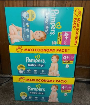 Trois cartons de couches Pampers taille 4 plus