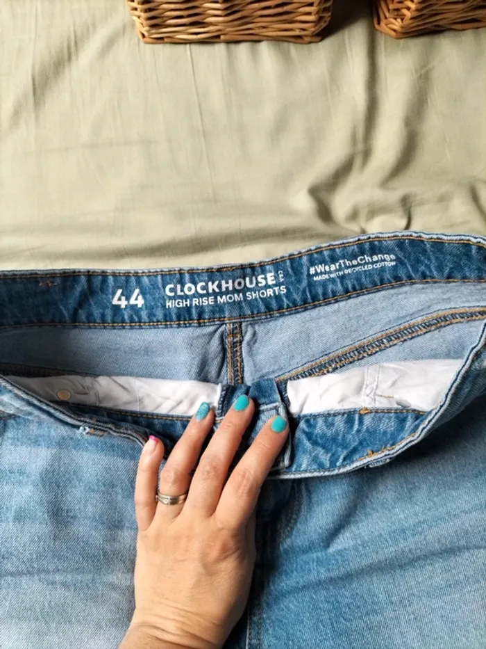 Short en jean troué - photo numéro 4